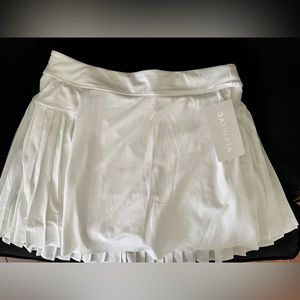 Athleta Advantage Skort in Bright White Size M